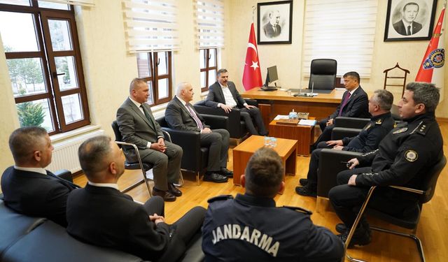 İçişleri Bakanı Çiftçi, Kızılcahamam'da polislerle bayramlaştı