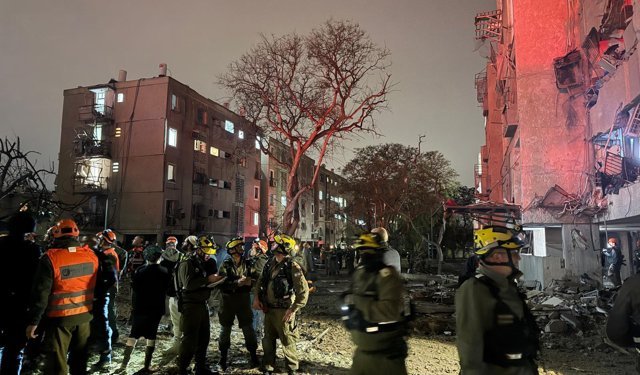 İsrail'in Arad Kenti Füzelerle Vuruldu; 6 Ölü