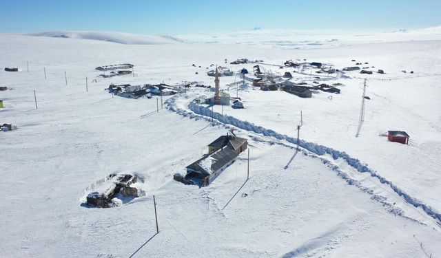 Kars'ta kar kalınlığı yarım metreyi geçti, köyler havadan görüntülendi