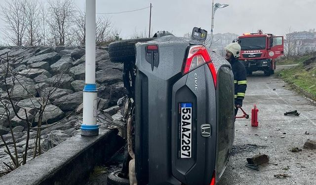 Kayganlaşan yolda otomobil takla attı