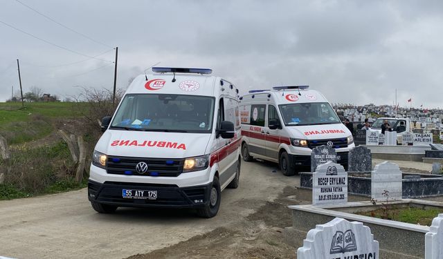 Mezarlıkta defin sırasında husumetlisini tabancayla yaraladı