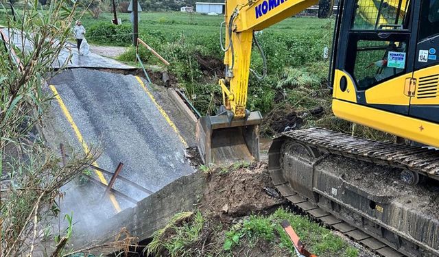 Milas'ta sağanakta köprü çöktü