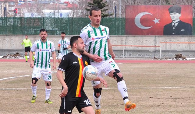 Öldürülen futbolcu Kubilay Kaan Kundakçı, yeşil sahada anıldı