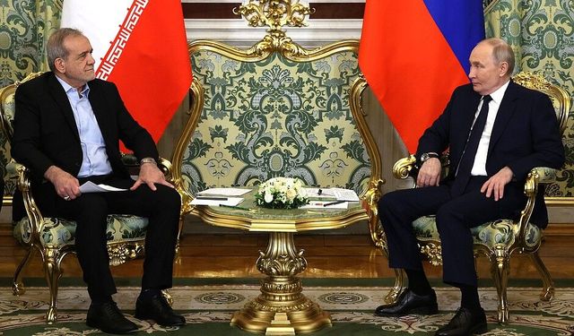 Putin ile Pezeşkiyan telefonda görüştü