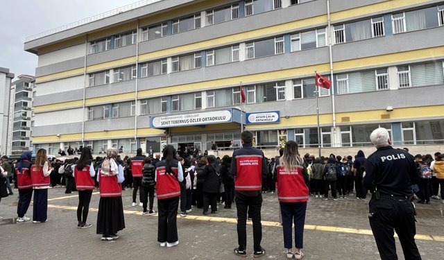 Ayser Çalık Ortaokulu, yeni binasında eğitime başladı