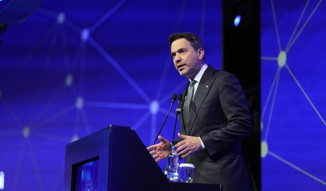 Bakan Bayraktar: Hedef yeni enerji mimarisi