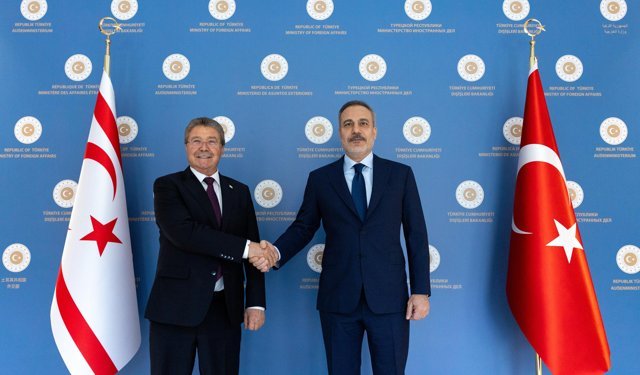 Bakan Fidan, KKTC Başbakanı Üstel ile görüştü