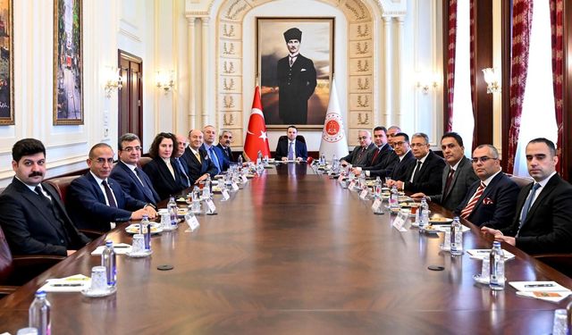 Bakan Gürlek: Yargıda Birlik Derneği, FETÖ ile mücadelede kararlı bir duruş sergiledi