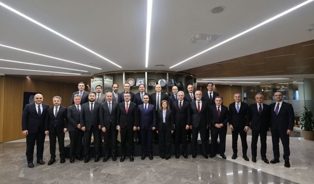 Bakan Kacır, Türkiye Bankalar Birliği Yönetim Kurulu toplantısında banka yöneticileri ile görüştü