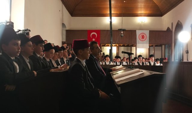 Bakan Tekin, öğrencilerle 1'inci TBMM'ye yürüdü