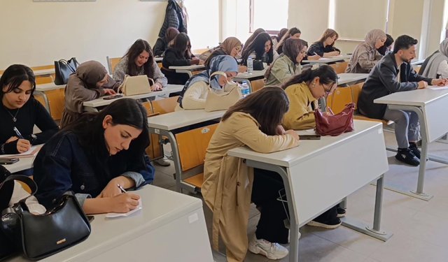 Dilekçeleri kabul edildi, Doğubayazıt'tan Iğdır'a tiyatro oyunu izlemeye gittiler