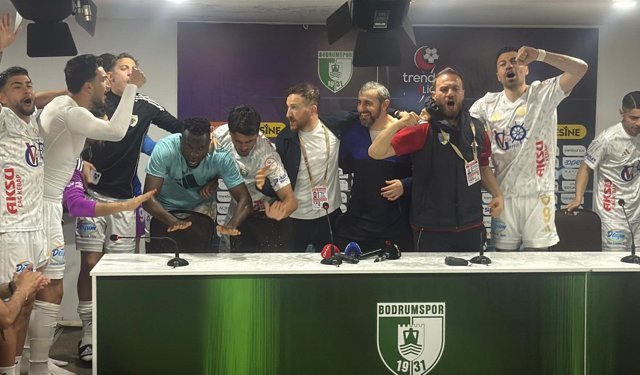 Erzurumspor FK basın toplantısında şampiyonluk sevinci