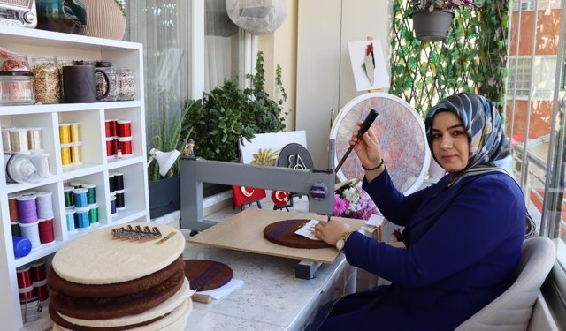 Evinin balkonunda başladığı filografi sanatını açtığı atölyesinde sürdürecek