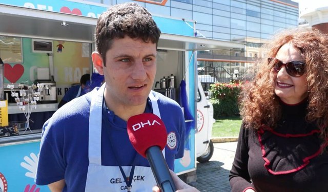 'Gel Çek Kafe' projesi otizmli bireyleri kampüste öğrencilerle buluşturdu