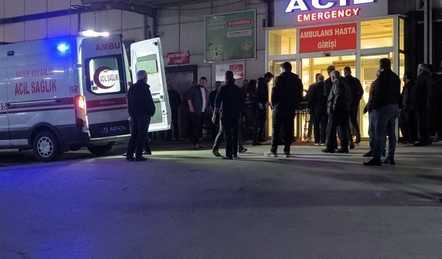 Kavgayı ayırmak isterken tabanca ile yaralandı