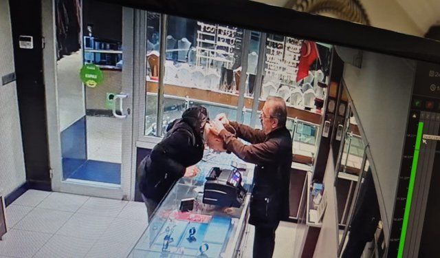 Kendisini polis olarak tanıtıp, bilezik alarak kaçan şüpheli tutuklandı