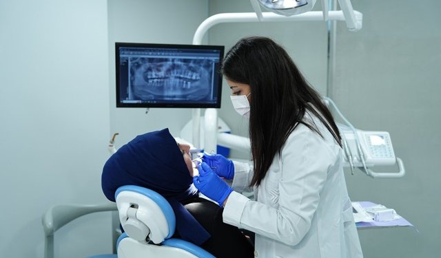 'Kontrolsüz kullanılan beyazlatıcılar ağız sağlığında kalıcı tahribata yol açıyor'