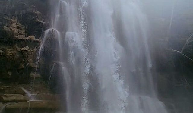 Kuruyan şelaleler coştu, seyirlik görüntüler oluştu