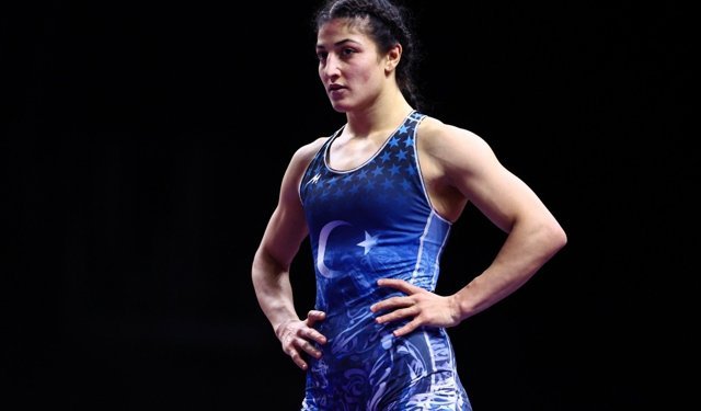 Milli güreşçi Elvira Süleyman Kamaloğlu, Avrupa ikincisi oldu