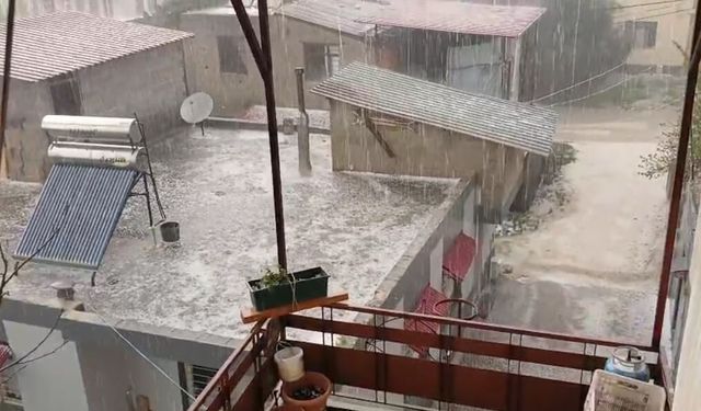 Osmaniye'de sağanak ve dolu yağışı; cadde ve sokaklar beyaza büründü