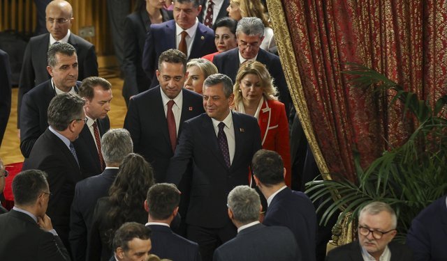 Özgür Özel: Milletin elimize verdiği bayrağı bırakmayız