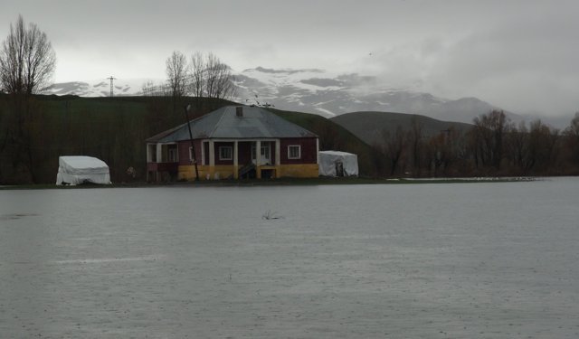 Su basan 3 mahalle ve 1 köy dronla görüntülendi