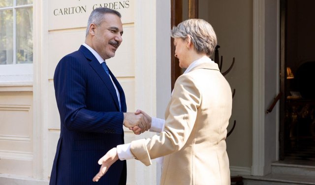 Türkiye İngiltere arasında Stratejik Ortaklık Çerçeve Belgesi imzalandı