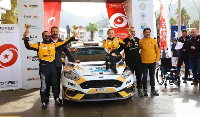 Türkiye'nin ilk engelli kadın pilotu Kübra Denizci Keskin'den podyumda çifte başarı