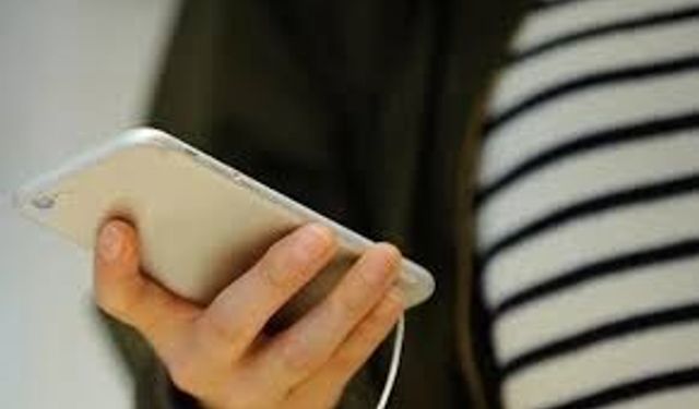 Cep Telefonu Tarifelerine Zam Geldi!