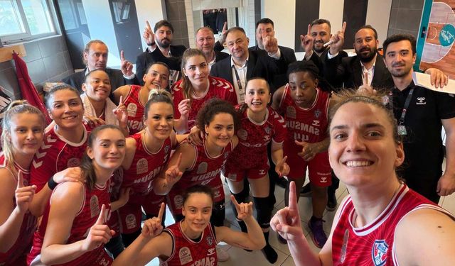 Zorlu Koleji Şampiyonluğa Bir Adım Uzakta!