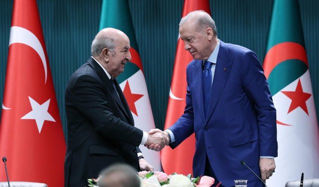 Cumhurbaşkanı Erdoğan, Cezayir Cumhurbaşkanı Tebbun'u resmi törenle karşıladı (2)