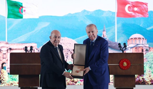 Cumhurbaşkanı Erdoğan, Cezayir Cumhurbaşkanı Tebbun'u resmi törenle karşıladı (3)