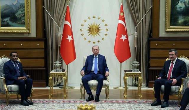 Cumhurbaşkanı Erdoğan, Sudan Başbakanı İdris'i kabul etti