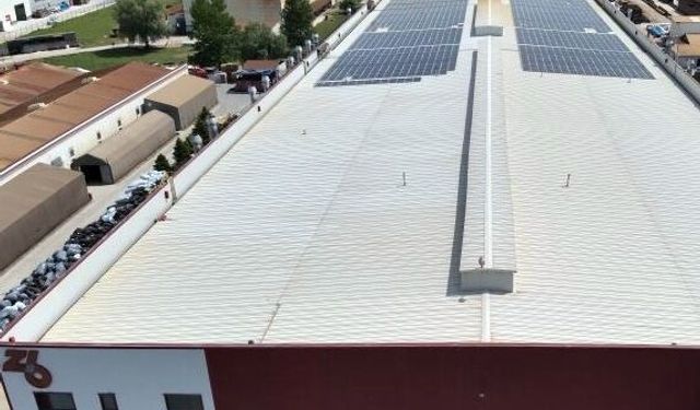 Fabrikada duvar ile malzemeler arasına sıkışan işçi öldü
