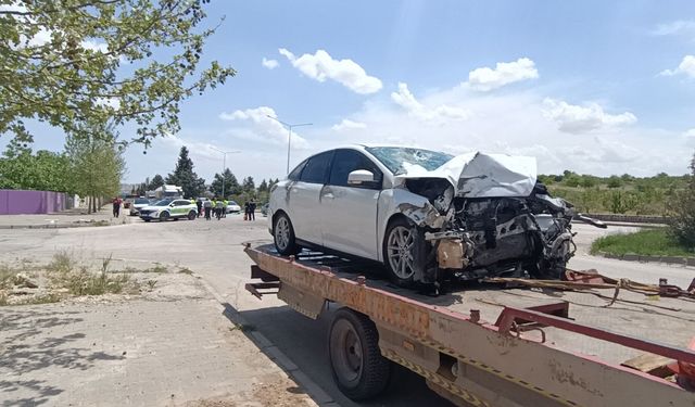 Gaziantep'te TIR ile otomobil çarpıştı: 1 ölü, 4 yaralı