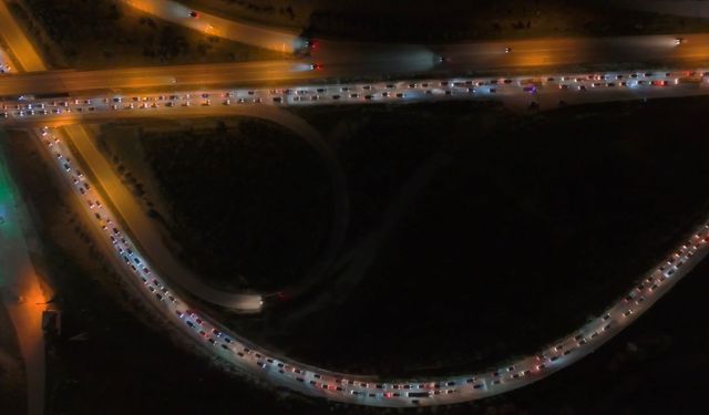 'Kilit Kavşak' Kırıkkale'de bayram dönüş trafiği dron ile görüntülendi