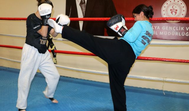 Muaythai sporuna ilgi; gençler hem kendini savunuyor hem geleceğini inşa ediyor