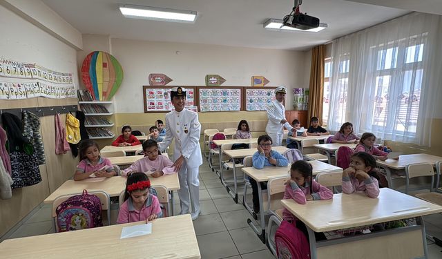 Muğla'da ilkokul öğrencilerinden Mehmetçiğe mektup