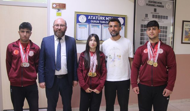 Türkiye Bilek Güreşi Şampiyonu Sümeyye, gözünü Avrupa'daki madalyalara dikti
