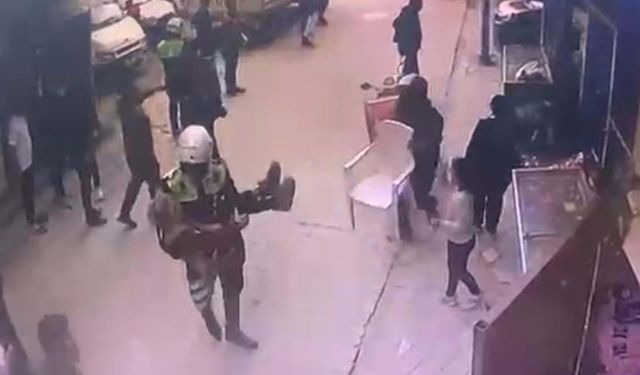 Yangında mahsur kalan kadını, jandarma kurtardı; o anlar kamerada