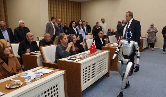CANİKMAN Meclis Toplantısında: Türkiye’nin İlk İnsansı Robotu Soruları Yanıtladı