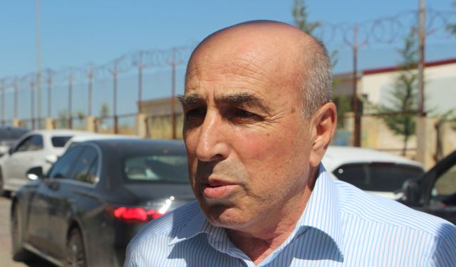 70 yaşındaki baba, 25 yaşındaki oğlu ile sınava girdi