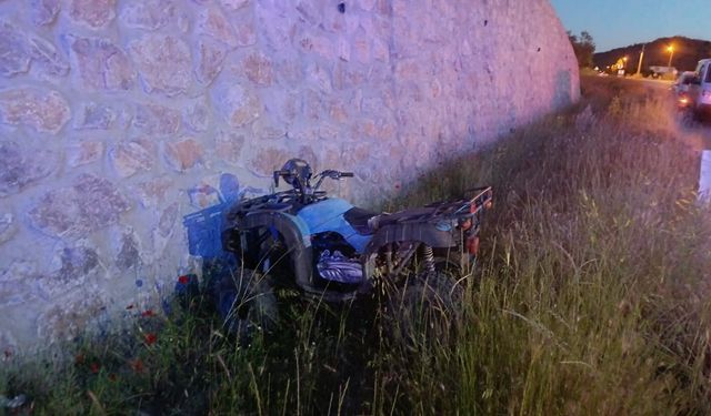 Arızalanan ATV'nin tamirine yardım ederken, otomobil çarptı: 1 yaralı