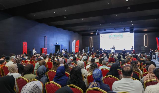 Arnavutköy'de Yeni Medya Akademi ikinci dönem mezunlarını verdi