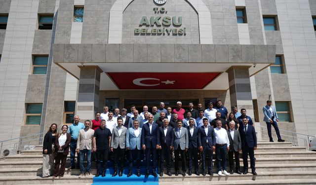 Bakan Ersoy, Antalyalı çiftin nikah şahidi oldu