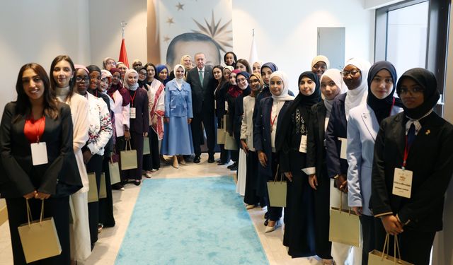 Cumhurbaşkanı Erdoğan, 'Genç Müslüman Kadınlar Liderlik Programı' katılımcıları ile görüştü