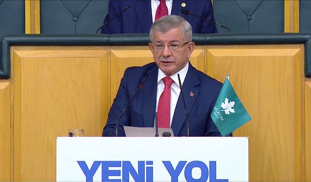 Davutoğlu: Türkiye'de ahlakını ve aklını kaybeden siyaset ortamı var