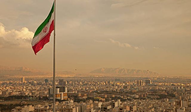 İran: ABD'ye ait 18 önemli hedefi vurduk
