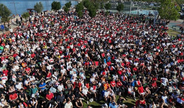 İzmir'de milli heyecan yine meydanlarda yaşanacak