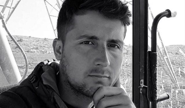 Manisa'da iki kamyonun çarpıştığı kazada sürücüler öldü, 1 yaralı